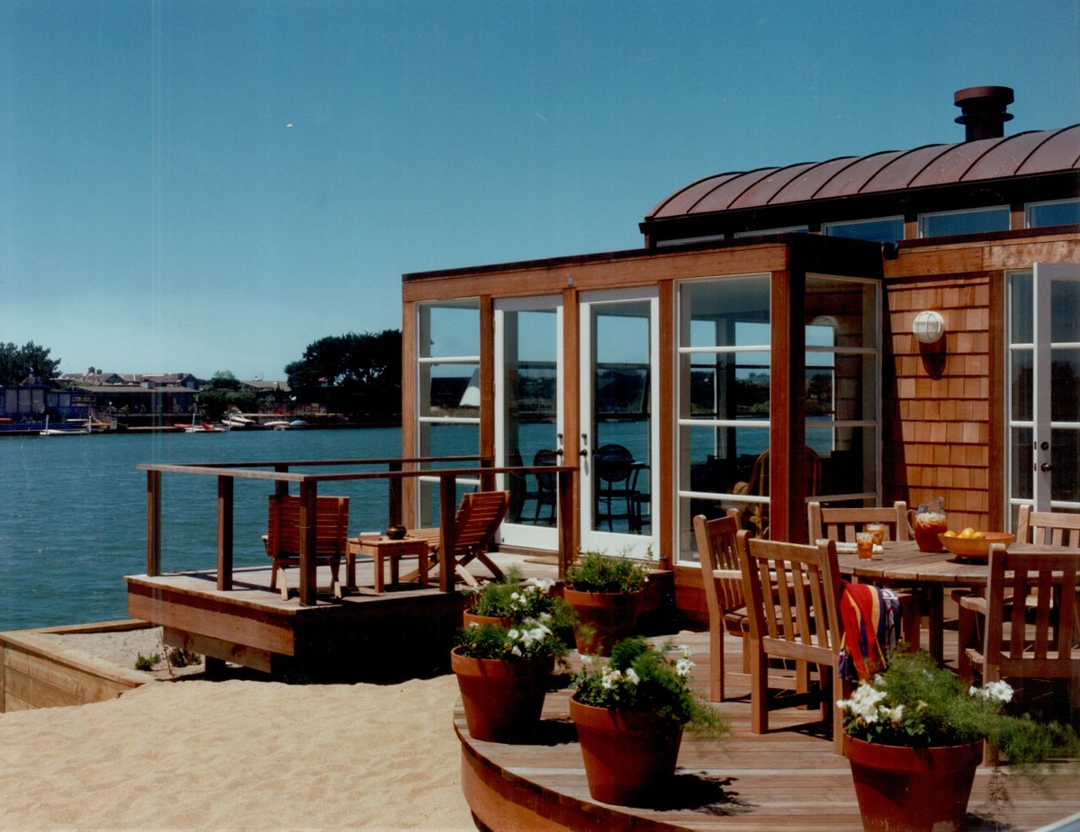 BHDStudios's tweet photo. Major #tbt! Simple materials were used for this private residence in Stinson Beach, to keep with the beach locale. This includes cedar shingles, copper roof, concrete floor, painted drywall, metal windows, granite counters, and a hand colored cast concrete fireplace.  #throwback https://t.co/V5aqYcud0t