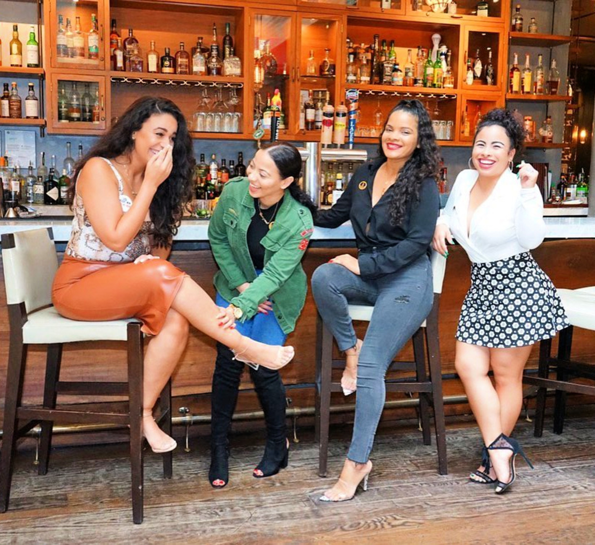 When the clock strikes 4 pm, only good vibes in sight. Join us for happy hour and 🥂 the night away until 7 pm. 📸: <a href="/katberuthless/">Kathryn Palacios</a>