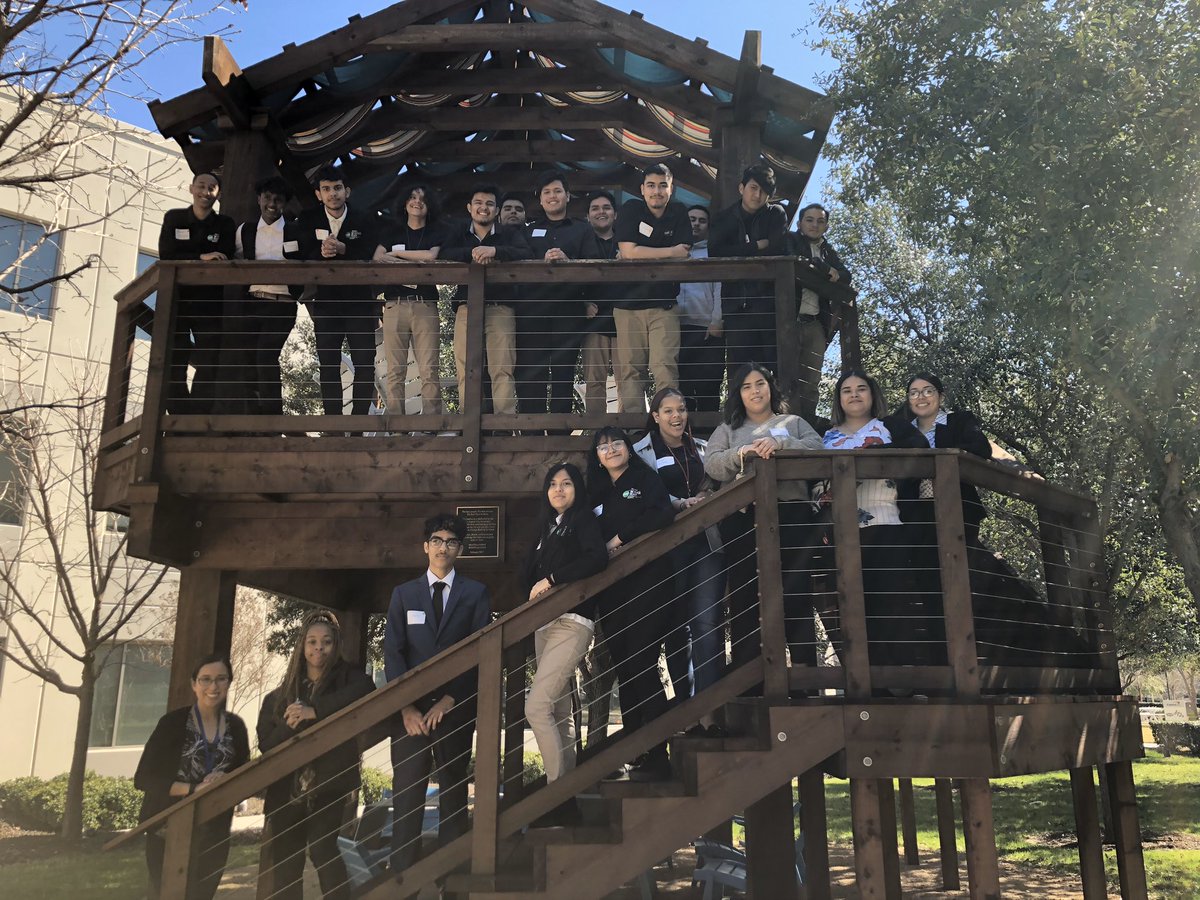 SkylineAOHS's tweet photo. The Capital One Work Site Tour for Juniors of all the academies in Skyline and other DISD High Schools. Students got the chance to practice their elevator speech and interview skills! https://t.co/OGTqEWY66N
