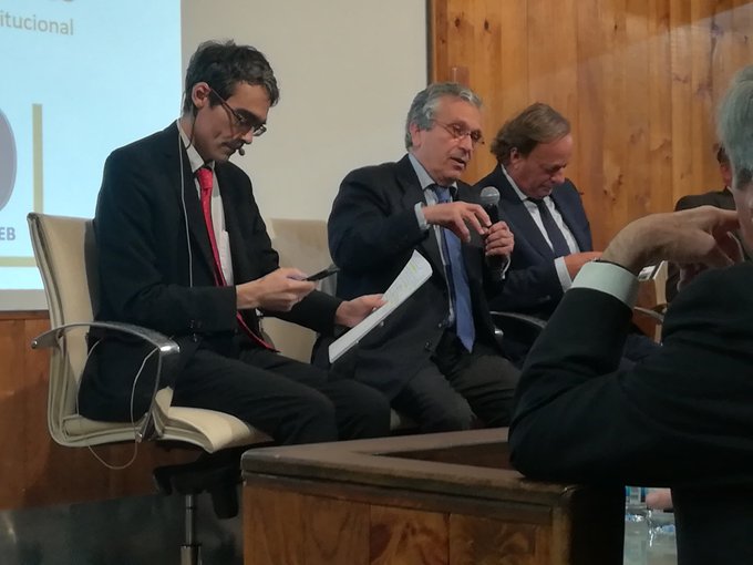 IEB_Spain's tweet photo. Adolfo Prego, ex-magistrado del Tribunal Supremo, lamenta que se cedieran ciertas competencias, especialmente las educativas, a las CCAA: "la culpa no es del enemigo que avanza, sino de las sociedades que ceden por cobardía o interés".

#unidaddeespaña https://t.co/ezFodvUPMf