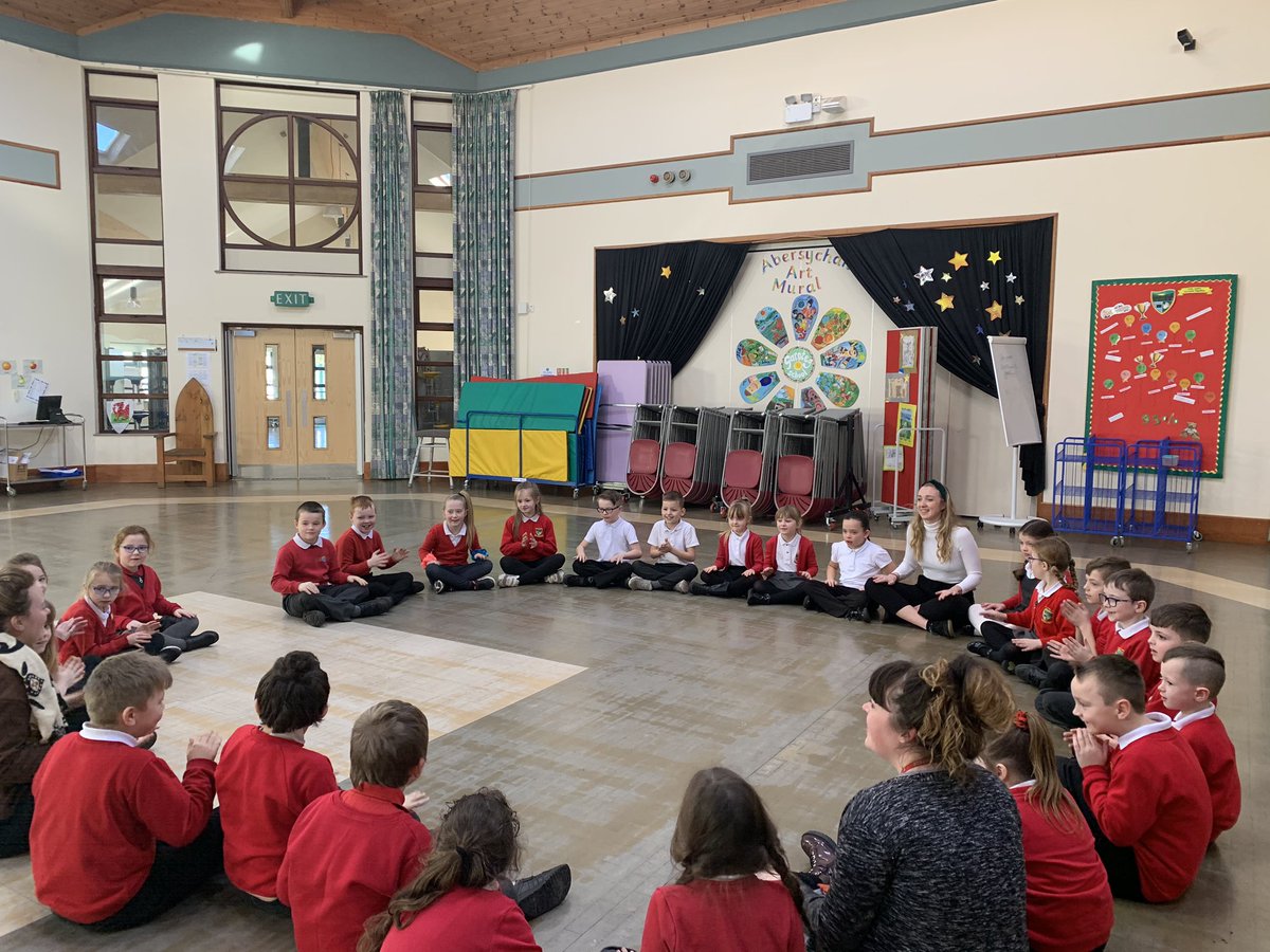gwentmusic's tweet photo. A warm welcome to Lottie who joins us this week as part of our #stringteacher #mentoring programme with @RWCMD @NickyBenedetti #inspiringnewteachers @garntegprimary https://t.co/LsrrLW7AkU