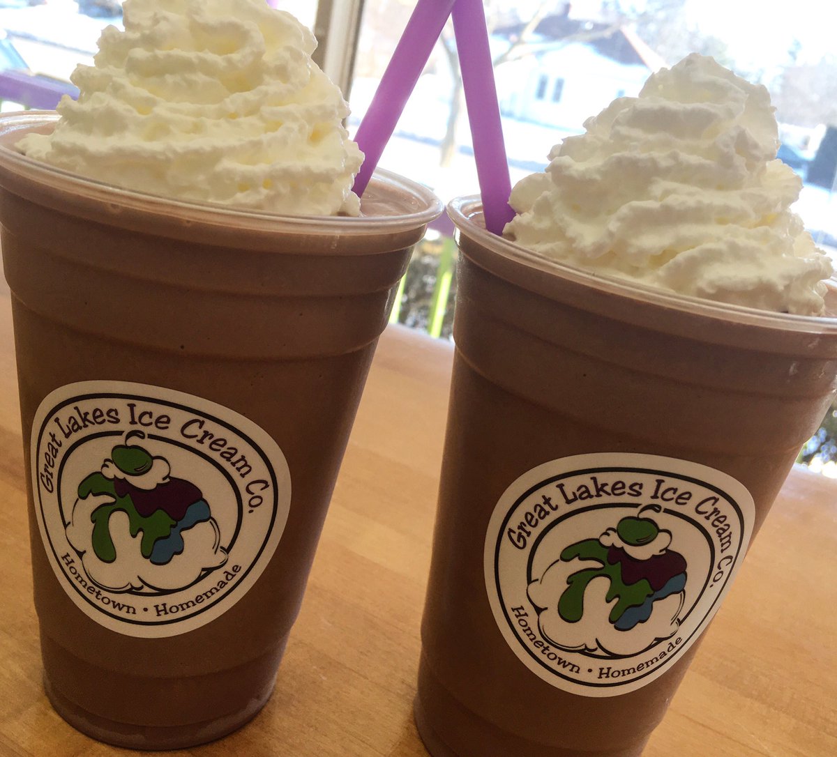 GreatLakesIC's tweet photo. This weekend only - Two for $10 shakes (20oz). Flavors include: Chocolate, Vanilla Bean, Strawberry, Blue Moon and Cookies n’ Cream.  Midland store is now open EVERY DAY at Noon. - Andrew. #milkshakes #puremichigan #homemadeicecream https://t.co/W9mCw6hxG4