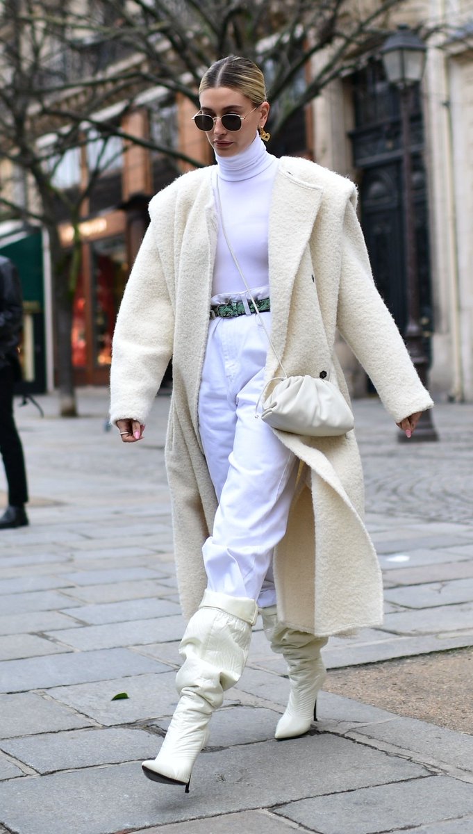 Hailey Bieber着用 ISABEL MARANT オーバーサイズサロペ Hailey Bieber wearing Isabel Marant and Bottega Veneta in Paris #PFW