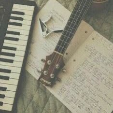 https_halo's tweet image. taekook au; 

where 24 year old photographer kim taehyung falls in love with 22 year old song writer jeon jungkook puts flowers on his music pages every time he sees him at the local café.