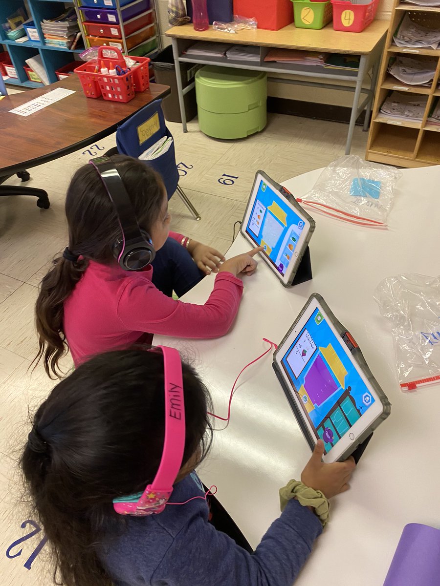 Finishing off the day with our learning centers. One of the centers includes educational apps.  #HCISDDLDAY20 <a href="/MilamHCISD/">MilamMustangs</a>  #HCISDdigilearn #milamproud #HCISDproud #HCISDedtech