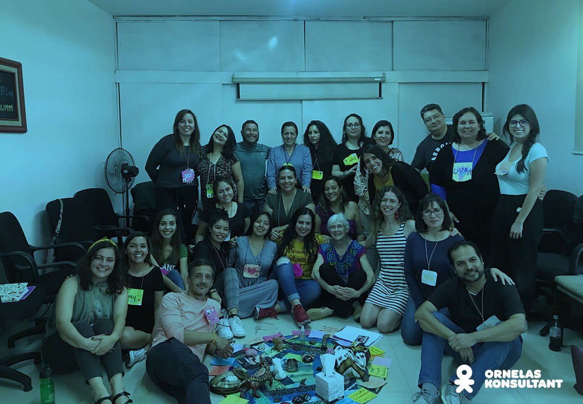 La semana pasada aprendimos a facilitar Círculos de Paz de la mano de Kay Pranis para construir juntos una #culturadepaz ¡Gracias por acompañarnos!