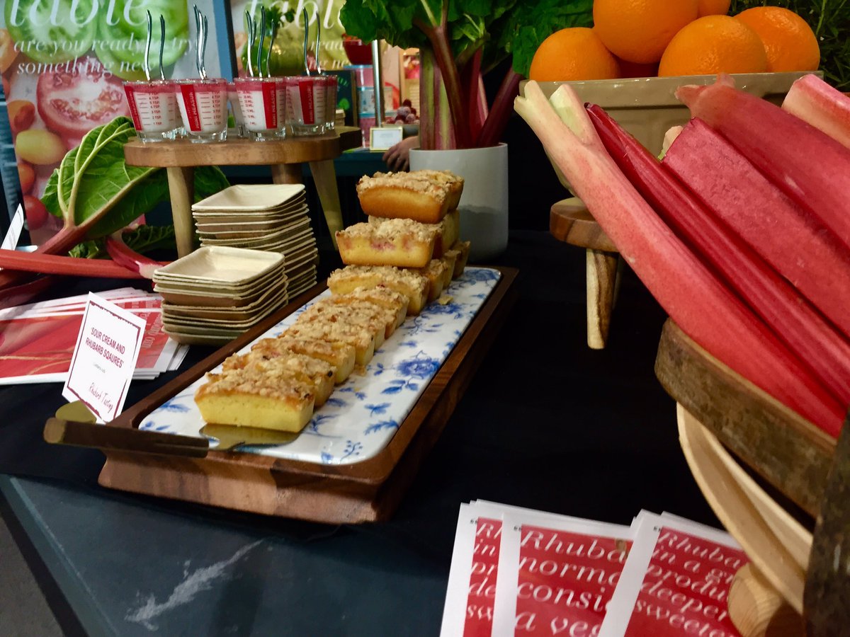 Tasting table rhubarb and again thank you to @Worc_Prod for the amazing rhubarb #forcedrhubarb @Thomas_Franks_