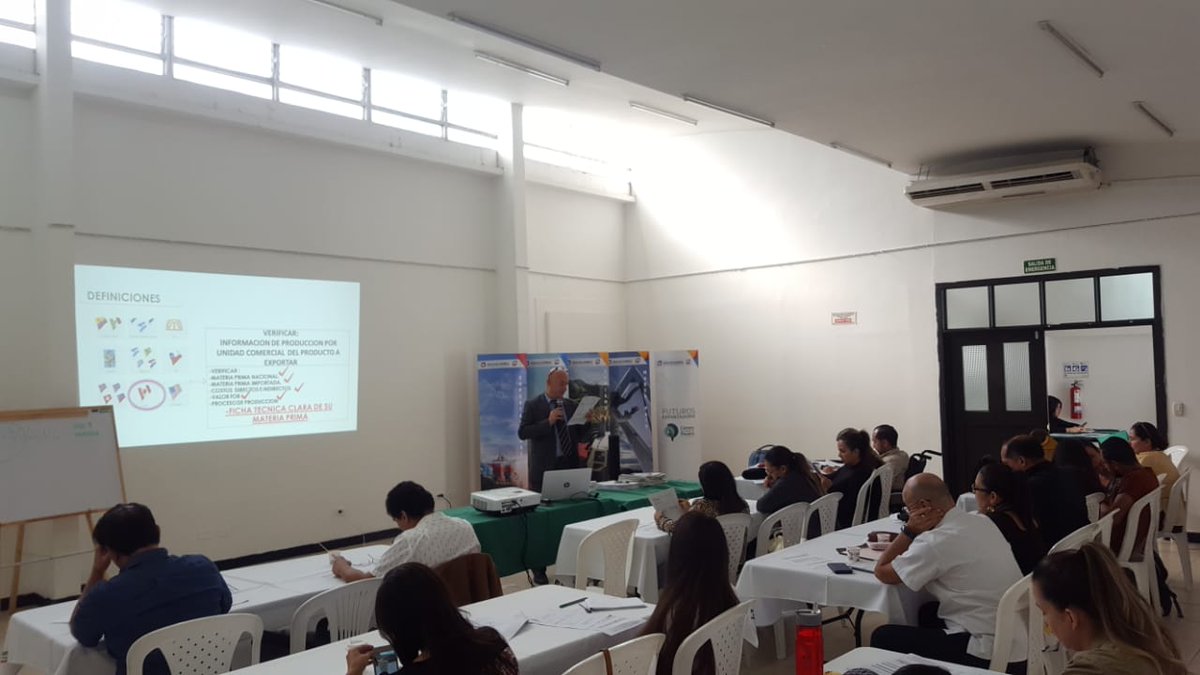 faunierorozco's tweet photo. Primer seminario del programa "Diseñando su Estrategia Exportadora en Sistema Moda" de @PROCOLOMBIACO en alianza con @camara_dosqueb @camarapereira @UTPereira para los empresarios de #Risaralda #Ejemoda #FormaciónExportadora @BarretoLili104 @edosanchez77 @JulianaVillegas https://t.co/54NUvXeQnl
