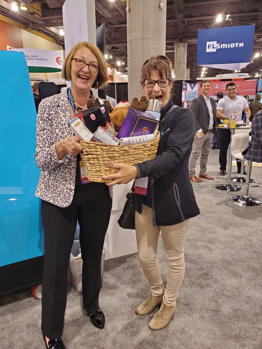 DvtailMags's tweet image. Congratulations to Deb St. Aubin from @HexagonMining for winning the Canadiana @CIMorg basket at the 2020 @smecommunity There’s nothing like a little bit of Canada in Phoenix Arizona! #SME #MineXchange2020 #CIMmagazine