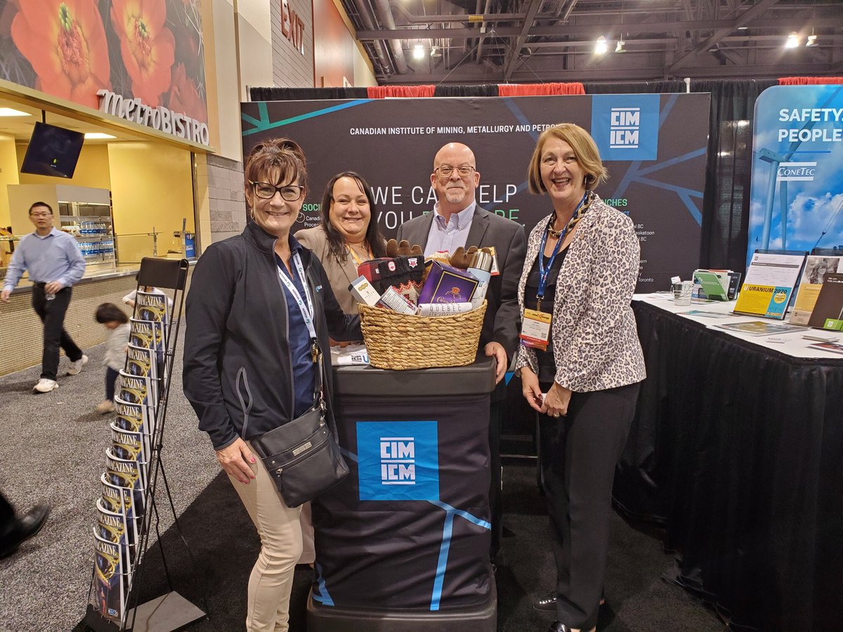 DvtailMags's tweet image. Congratulations to Deb St. Aubin from @HexagonMining for winning the Canadiana @CIMorg basket at the 2020 @smecommunity There’s nothing like a little bit of Canada in Phoenix Arizona! #SME #MineXchange2020 #CIMmagazine
