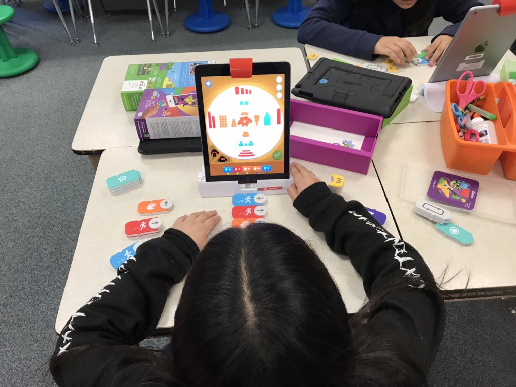 rstevens_rees's tweet image. @ReesStars are coding using @PlayOsmo #codingjam #codingwithawbie and having fun with #osmotangram @AliefTech @OfficialDLDay #DLDay #ReesDigiDay #reesrocks @AliefScience