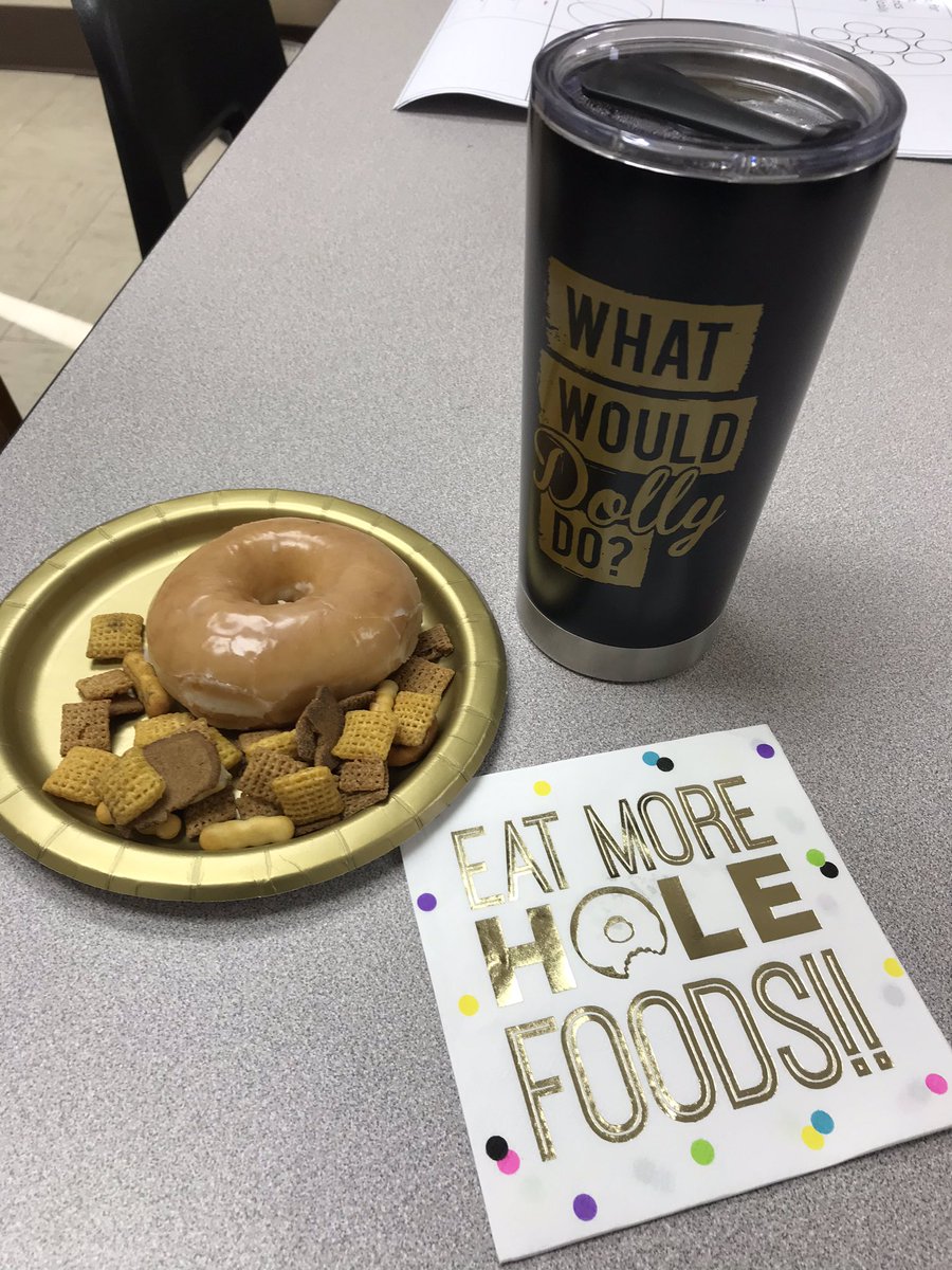 mrsreneereads's tweet photo. A great start to my day! Thanks to our 2nd grade team. #doughnutsanddolly #WeLeadWGE https://t.co/uj6pqCNoae