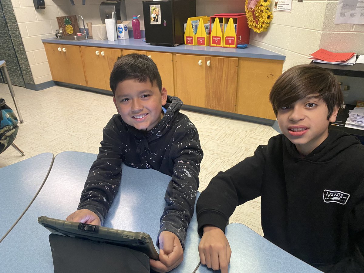 DROMO1412's tweet photo. Using @nearpod  to make inferences- Science “MATTER”s in reading class! #HCISDDLDAY20 #DLDay #BonhamDLD20
@BonhamSchool @HarlingenCISD @bonhamAP @JudiPeters @bonhamprincipal https://t.co/X41ogRTVmn
