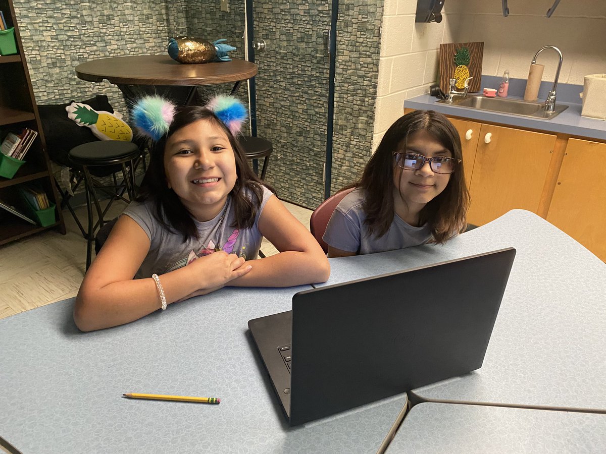 DROMO1412's tweet photo. Using @nearpod  to make inferences- Science “MATTER”s in reading class! #HCISDDLDAY20 #DLDay #BonhamDLD20
@BonhamSchool @HarlingenCISD @bonhamAP @JudiPeters @bonhamprincipal https://t.co/X41ogRTVmn