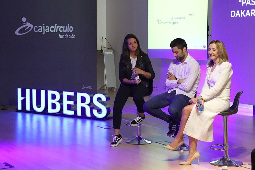 🙌🏼| EXITAZO| 🙌🏼 Lleno absoluto en la sesión <a href="/hubersxp/">Hubers Xp</a> de esta tarde 'Dakar: un desafío de 8.000 km'. En la que nos ha acompañado la piloto de rally burgalesa <a href="/cris_tortu/">Watson Debra</a> 💪🏼. Hemos conocido su experiencia en los 4 Dakar en los que ha participado a sus, tan solo, 28 años. 👏🏼😄