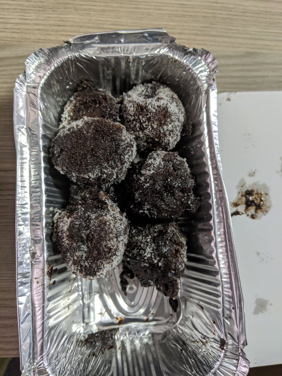 rotimiokungbaye's tweet photo. Thank you for my sweet puff puff. @hellopuffe @TejuAdeyinka 🤗😋 https://t.co/oy1lZIlyb1