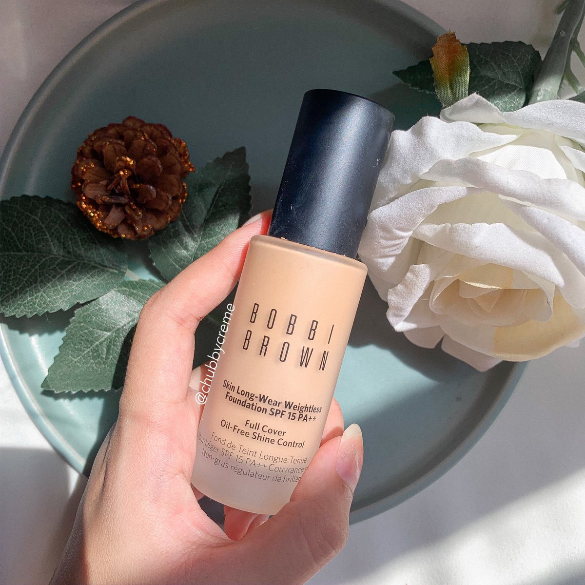 chubbycreme's tweet photo. วันนี้ใช้รองพื้น @BobbiBrown_TH Long Wear อีกแล้วค่าา รองพื้นลูกรักของครีม หยิบใช้บ่อยมาก แทบจะเป็น everyday lookแล้ว นางให้ผิวที่สวยจริง ตอนนี้แอบมีรอยสิวนิดนึง แต่ก็บิ้วปกปิดได้อยู่ รักความติดทนของนางด้วย ไม่ดรอปไม่หลุดเลย แนะนำ ไปลองงงง!! #BobbiBrownThailand #รองพื้นติดทน https://t.co/8MwufDENCr