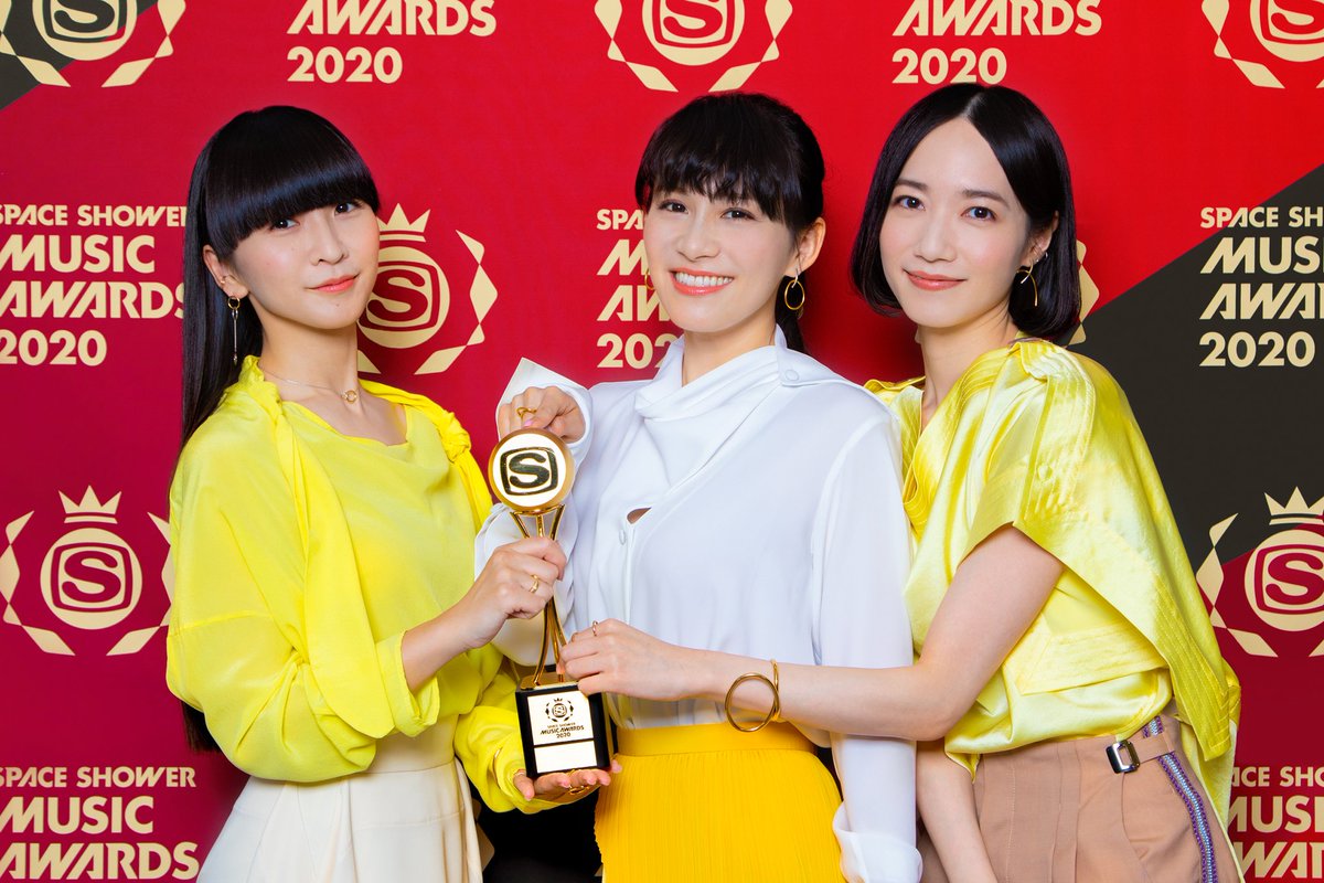 chtt73's tweet photo. 놋치 완전 그거 같아 악수하는 이요원 https://t.co/hreDSLvsC9