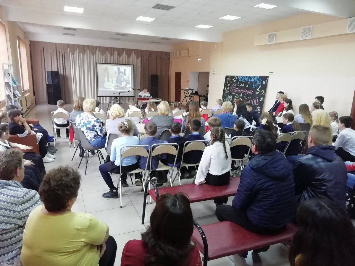 xAfkvYQ1cOlTC8N's tweet photo. 13.03.20 г. 13.00. в СДК "Юбилейный" проходит творческая встреча с поэтессой и музыкантом В. Н. Юдиной "Пою для Вас, односельчане!" Учащиеся и воспитанники ГБОУ СОШ №1 и №2 с.Обшаровка активные организаторы и участники встречи. Р��бята читают стихи, поют песни поэтессы. Здорово! https://t.co/KAEipngauf