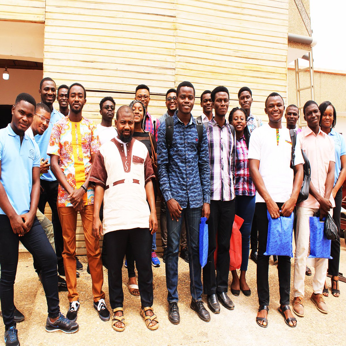 invntelectronix's tweet image. Flashback Friday when we all gathered to take a group picture after the climax of the 'Invent' Arduino Challenge. 😁😁😁😀😀😀
#LetYourImaginationFly #ArduinoChallenge