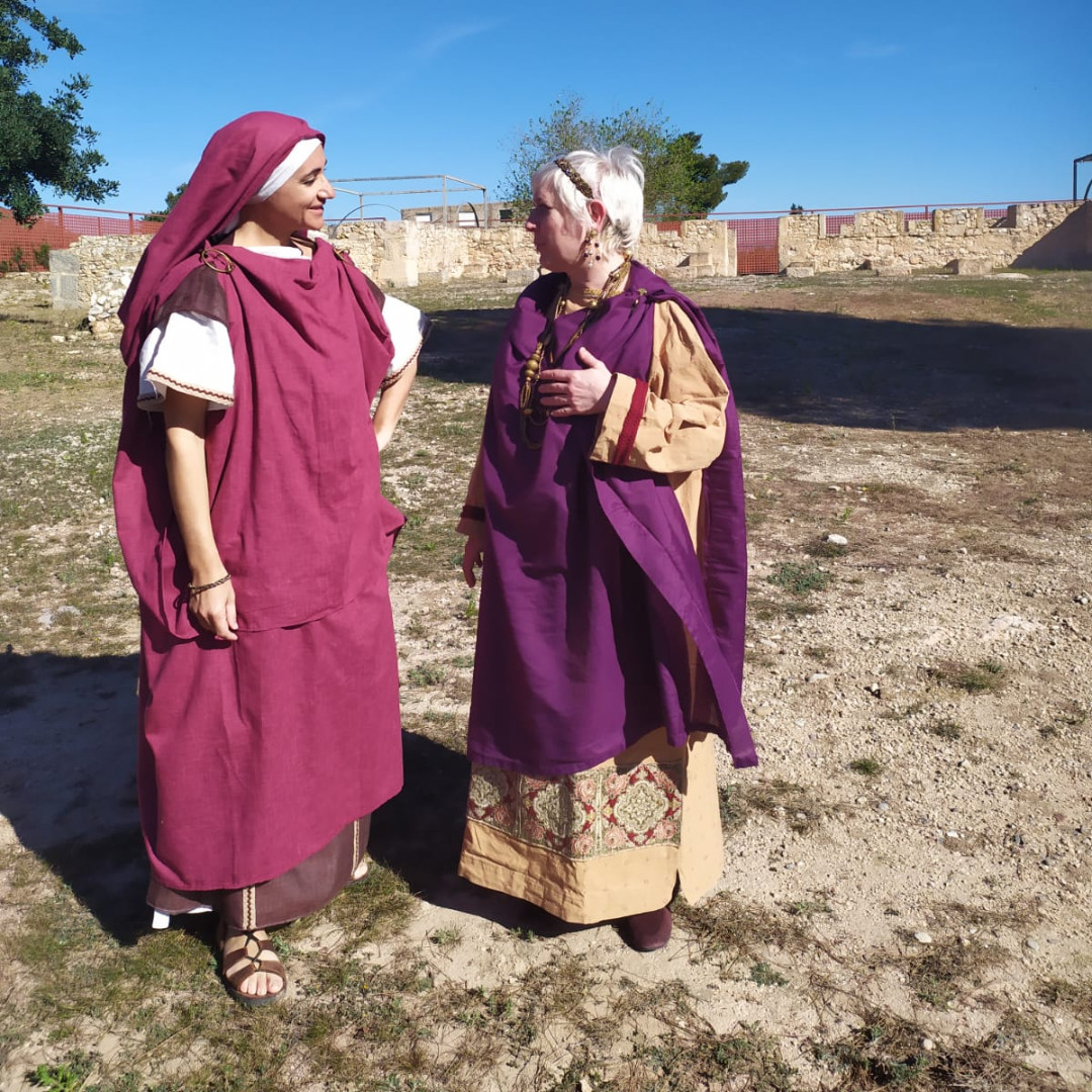 riba_roja's tweet image. Así nos esperaron Teodora y Brunequilda el pasado 8 de marzo para celebrar el Día Internacional de la Mujer #visigodas #reinas #mujeres #turismo #visitateatralizada