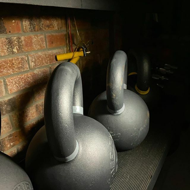 I’ve been starting my day with these lately. 
#fitafter50 #kettlebells