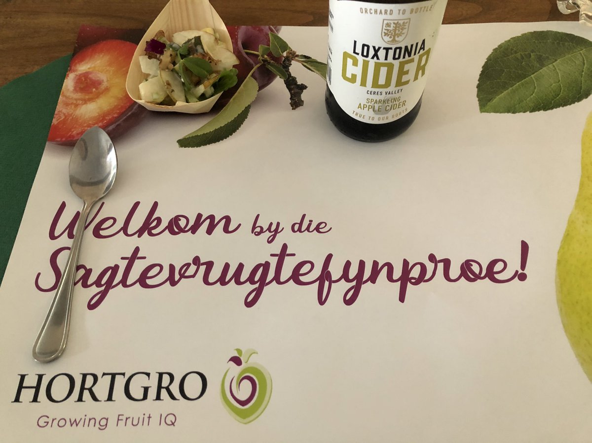 ZaanPotg's tweet photo. Lekker viering van sagtevrugte by die @AgriExpo1 sagtevrugtefynproe saam met @Hortgro #Woordfees #USWoordfees #Versnit #BurgerVersnit https://t.co/KBcwwu2jM0