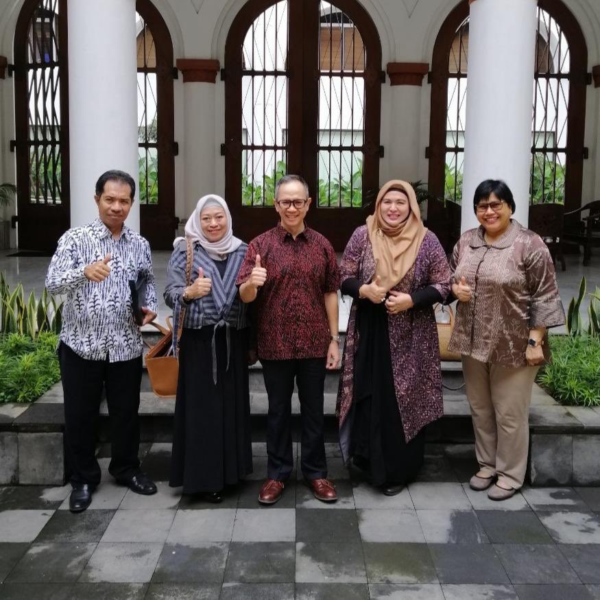 Jum’at 13 Maret 2020, tim #INACRAFT2020 melakukan audiensi ke Kementerian Luar Negeri RI yang diterima oleh Wakil Menteri Luar Negeri RI, HE Mahendra Siregar.
#INACRAFT22nd
#TheBeautyinDiversities
#TheLightofAceh
#CahayaAceh
#PesonaINACRAFTAceh2020
#AcehHalalTourism
#AcehHebat