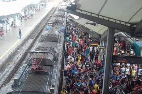 CoelhoDaflon's tweet photo. Ninguém vai deixar de sair e pegar trens, ônibus e metrôs lotados para ir trabalhar... Então, porque mesmo deixariam de sair para ir para um local TOTALMENTE ABERTO exercer sua cidadania e dar seu recado aos Poderes? 

#Dia15BrasilNasRuas 
#Dia15EuVou https://t.co/IYOX3CJnvM