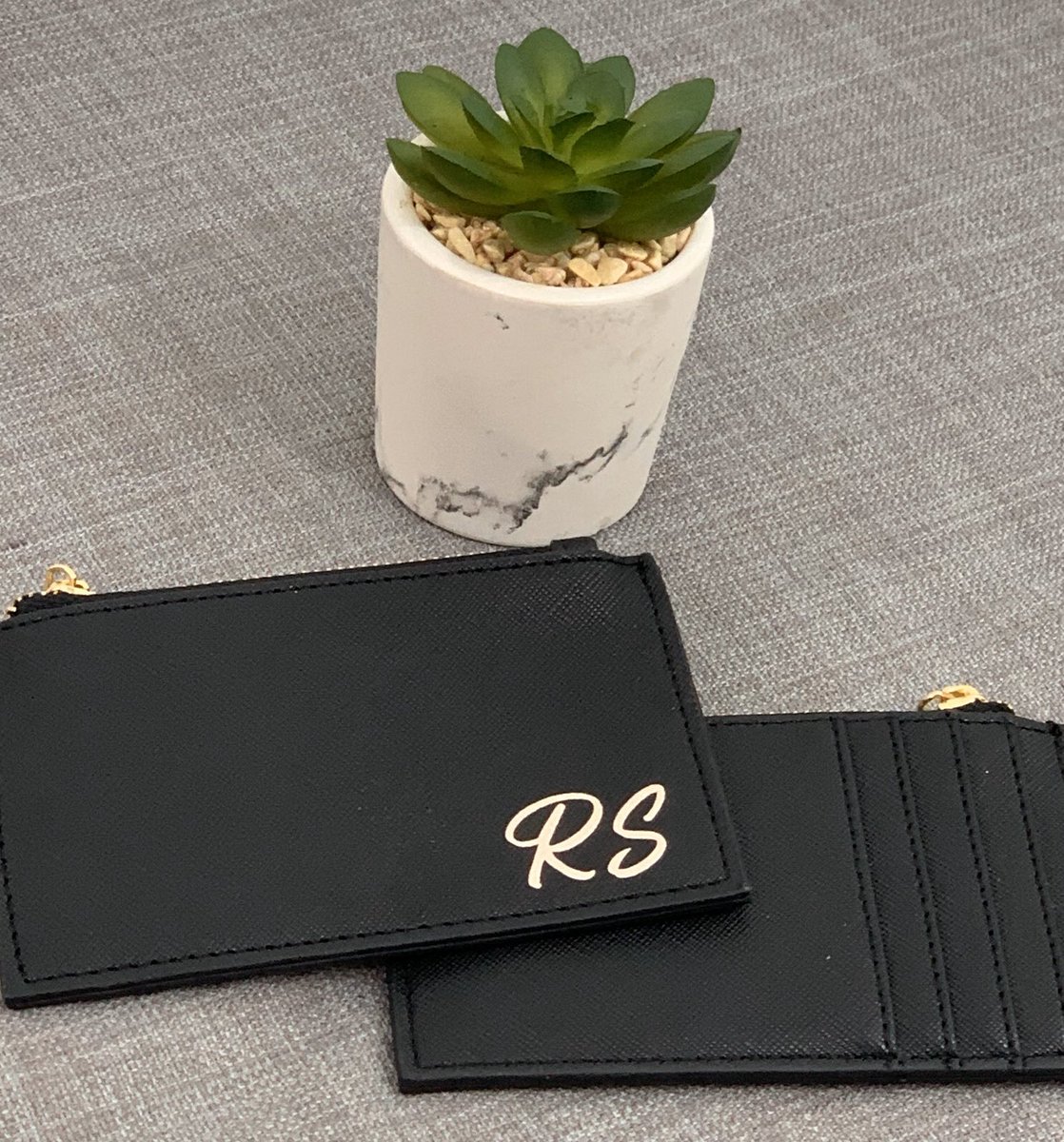 FussyBe's tweet photo. Perfect little purse for the younger generation with room for cash, ID, NUS Card and Bank Card 🖤 https://t.co/k6bn2PzmaF