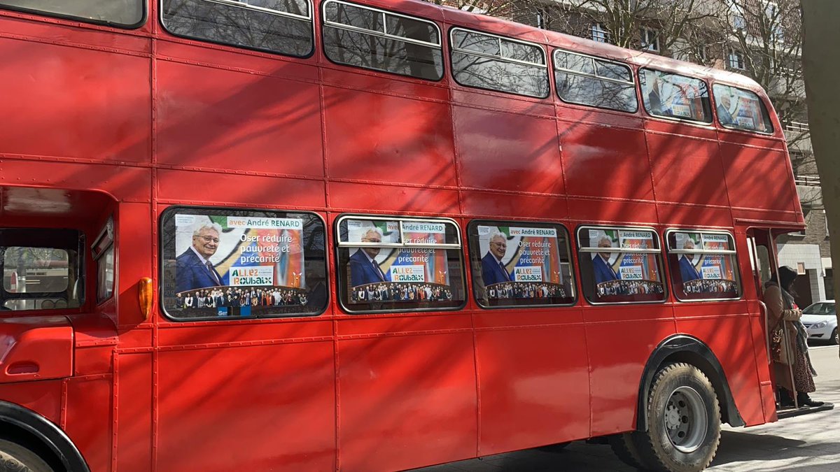 brenoul's tweet photo. A #Roubaix, la campagne continue, l'équipe de @RoubaixAllez a carrément loué un bus anglais à impériale pour faire le tour de la ville ! #Municipales2020 https://t.co/nQvLUGbP7Y