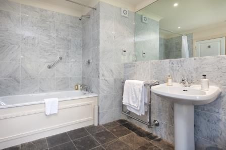 millenddevon's tweet image. Luxury Temple Spa products in all our bathrooms. We want you to enjoy every element of your stay with us, even while you're in the shower or bath. Decent sizes too so lots of bubbles for a super-foamy bath!! #templespa #bubblebath #dartmoorhotel #chagfordhotel #devonhotel