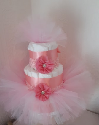 How stunning is this tutu nappy cake &amp; headband made with Raindrops Boutique products (excluding nappies) made by the lovely @tallulahsgiftbaskets 😍💛 #certified #tulle #nappycake #dressup #handmade #nappy #headband #flowers #crochet #bythemetre