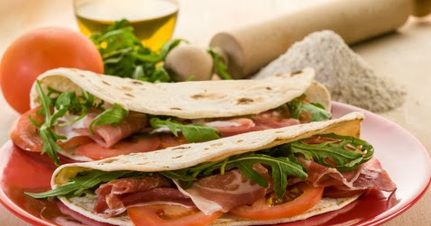 italhere's tweet photo. The classic #recipes of traditional #Italiancuisine easy to prepare: #Piadina Romagnola #italhere #italianrestaurants https://t.co/ouHw9Gx8mP https://t.co/i23tGZDgzk