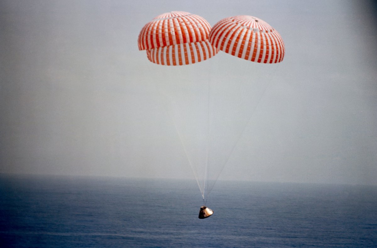 LegendsOfApollo's tweet photo. 51 years ago, #Apollo9 (1st crewed spaceflight with the LM) splashed down after 10 days of orbiting Earth! Astros McDivitt, Scott &amp; Schweickart tested maneuvers to prep for the Moon landing! Hear more about Apollo at #LegendsOfApollo2020: https://t.co/rO040WF7Os @British_Airways https://t.co/MjJNQyr1aG