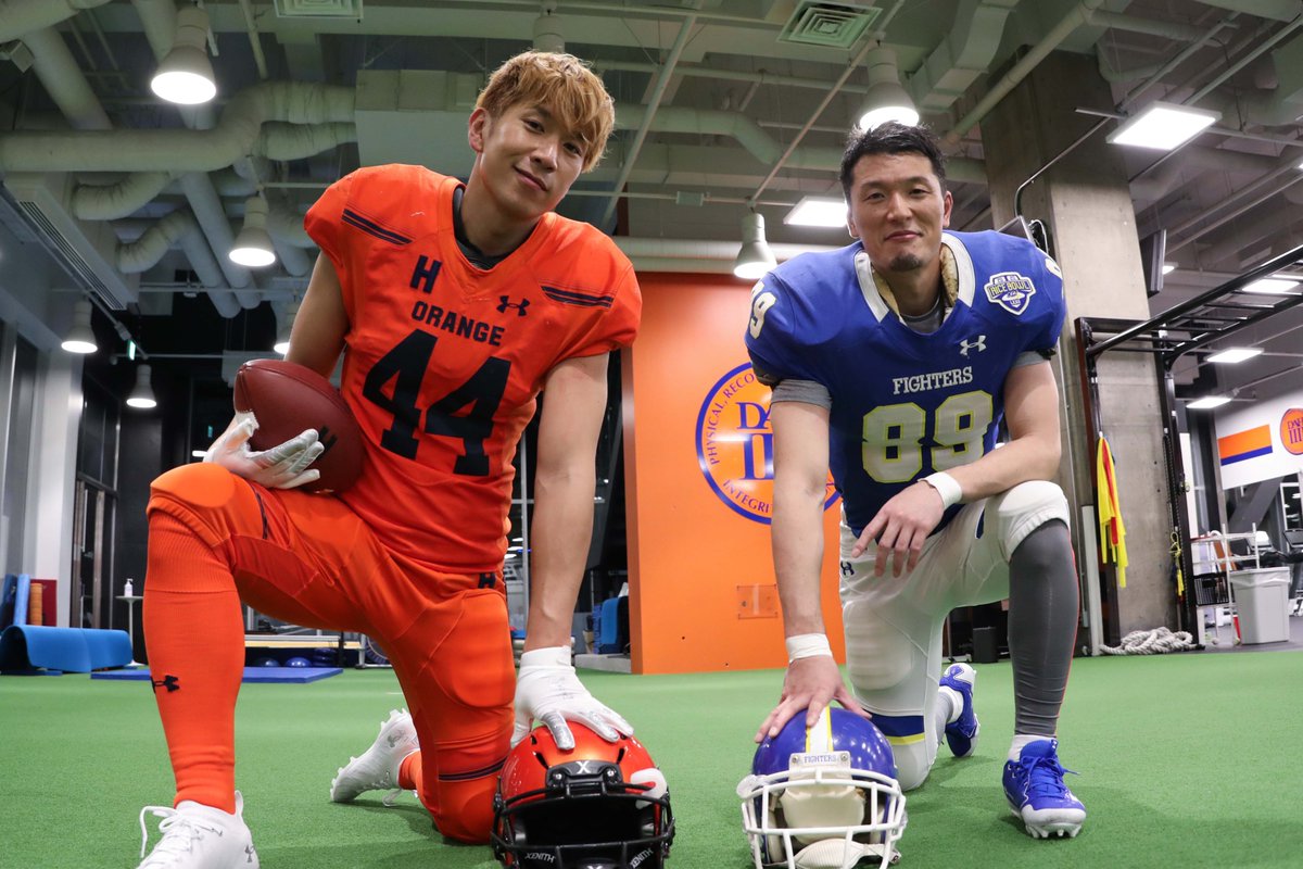 朝日新聞アメフト On Twitter アメフトファンにはたまらない取材の続きです 関学のteだった榊原一生記者が コージ トクダさんと1on1で対決しました その結果は コージ コージ トクダ 撮影 北川直樹