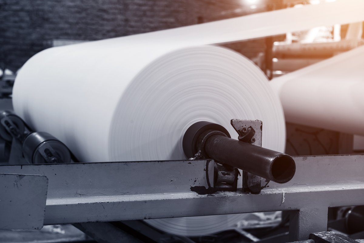 ‘Don’t panic, be community minded’ says Tony Richards of Essity in Salford, UK toilet roll manufacturer, who currently have 84 million toilet rolls in the warehouse and are continuing to produce vast quantities daily. #ToiletRollCrisis #Supply #Recycling bbc.co.uk/news/live/worl…