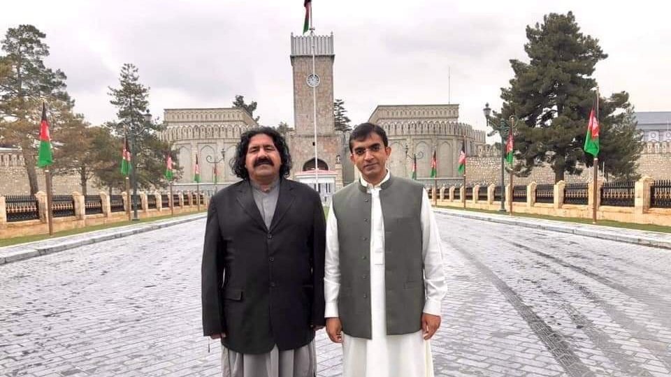 ZiaRahmanRahimi's tweet photo. د لر او بر افغانانو د سترګو تور او ویاړ @Aliwazirna50 او @mjdawar 

#PTM
#LarAwBarYoAfghan 
@ManzoorPashteen 
#StateKidnappedGilaman https://t.co/XzcMjXSr2z