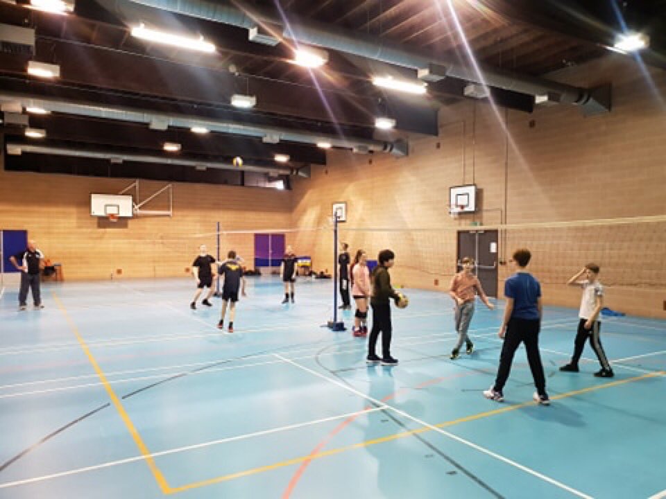 Last weekend several East Midlands juniors qualified as Young Leaders in Volleyball, learning how to coach others new to the sport. They all did a great job! #futurecoaches