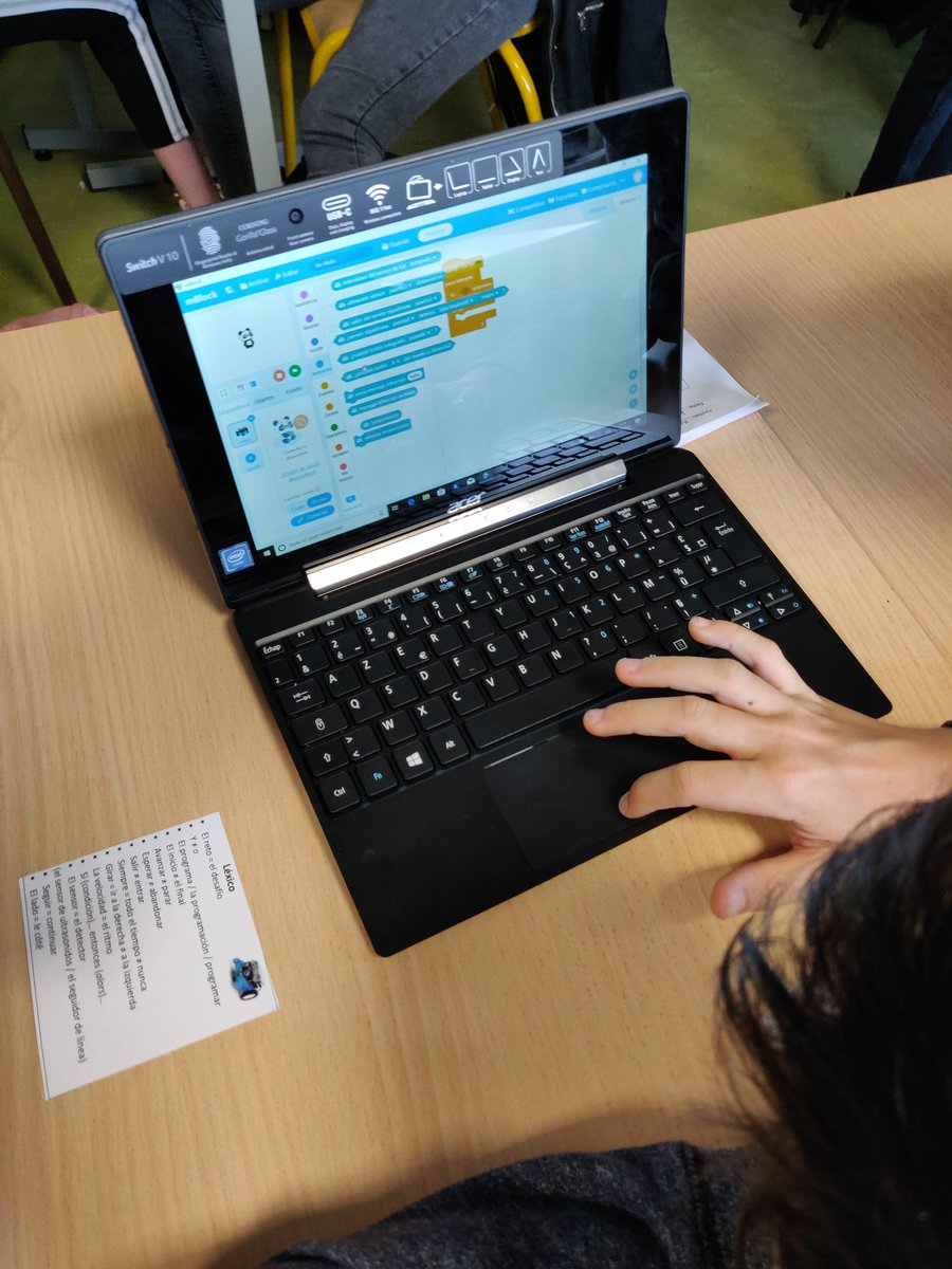 cdunoyer's tweet photo. #10001codeurs en espagnol avec @cortesccd au collège Branly de Nogent-sur-Marne. Les deux défis ont été relevés dans la bonne humeur par cette classe de 5e. Bravo! @DANECreteil https://t.co/yrVs6NOjDr