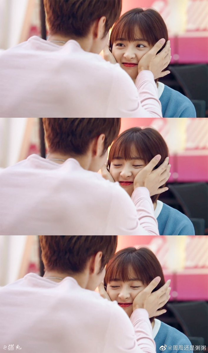 [자랑글] <a href="/moonbongri/">봉리</a> 봉리님께서 진행하신 컵홀더 후기 이벤트에 제가 당첨되었어요! 오늘, 아기심월키링과 분홍심월그립톡을 받았습니다! 
그립톡 볼수록...혹시 타마고치 아세요..? 밑 부분엔 버튼 디자인, 화면 속엔 내가 키우는 月...(너무귀엽다는말) 평생 아낄게요😭 정말 감사합니다!🥰
#沈月