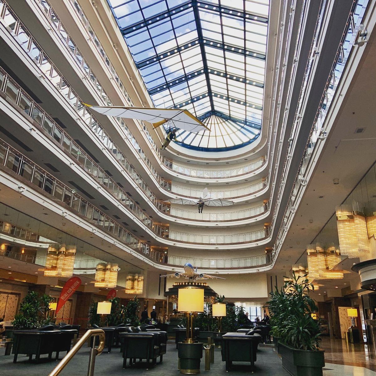 WhiteIT1's tweet photo. Tolle Vorstellung unserer #kinderschutzallianz im #maritim Airport Hotel #hannover. Wir sind glücklich, dass die Kfz Wirtschaft IDK #Niedersachsen Mitte, IDK #Osnabrueck und STD Mitglieder in unserem Bündnis geworden sind. #allianceforchildren https://t.co/ismDChCgby