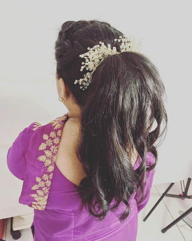 kashish_reshma's tweet photo. International hair styling.. rose bun with curls 
Mua : @kashish_motianis_glammakeover_International hair styling.. rose bun with curls 
Mua : @kashish_motianis_glammakeover_ https://t.co/nKypJgvQAc