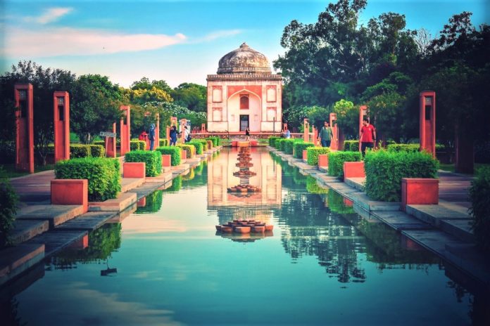 Whether you are a #Delhiite or not, <a href="/sundernursery/">Sunder Nursery Park</a> is perfect for a family day out, amidst nature <3 
Read More: bit.ly/3d0utsH

#Delhi #Delhiplanet