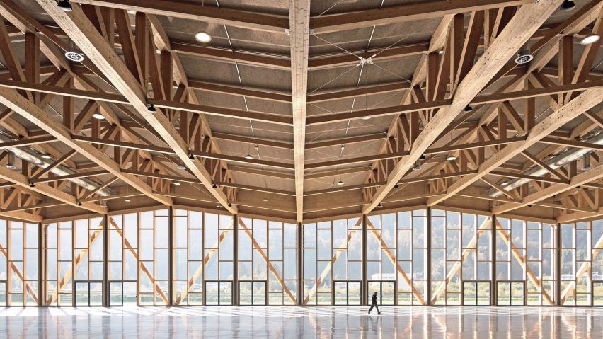 romaoperaomnia's tweet photo. Surrounded by an Alpine landscape 🗻
Italian architects Emanuele Bressan and Andrea Botter created an extraordinary congress and exhibition center in Agordo. Take a look 🔎
via @dezeen 
https://t.co/3rA6lKkQgT
#architecture #Italy #places https://t.co/ciS4MzOUTy