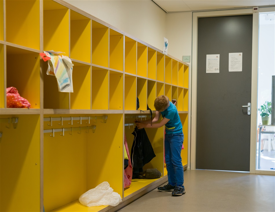 OudersOnderwijs's tweet photo. UPDATE: De Tweede Kamer heeft vannacht besloten dat ouders zelf mogen kiezen of ze hun kinderen thuishouden. Er zal geen boete van de leerplicht zijn. Heeft u vragen? Bel vanaf 9.30u ons adviespunt op 📞 088-6050101.
https://t.co/d337WNmkMZ https://t.co/yIDd9aEcqE