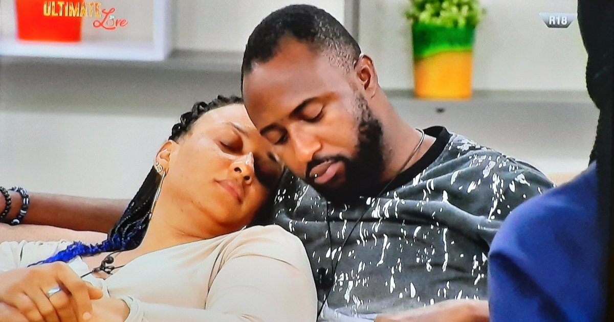 omohgift05's tweet photo. They pray together, sing together eat together...
#UltimateSecret=#Roksie
#UltimateLove=#Roksie
#UltimateKiss=#Roksie
He is God sent to Rosie, Onyekachi you are the best😍 #ManLikeKachi #Roksie @ultimateloveng https://t.co/KNtpLlxzJW