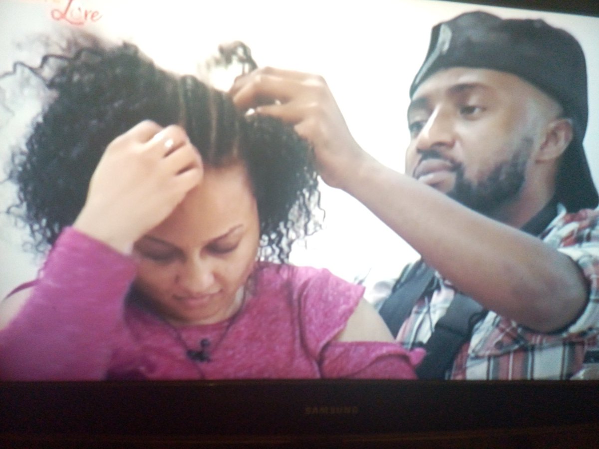 omohgift05's tweet photo. They pray together, sing together eat together...
#UltimateSecret=#Roksie
#UltimateLove=#Roksie
#UltimateKiss=#Roksie
He is God sent to Rosie, Onyekachi you are the best😍 #ManLikeKachi #Roksie @ultimateloveng https://t.co/KNtpLlxzJW