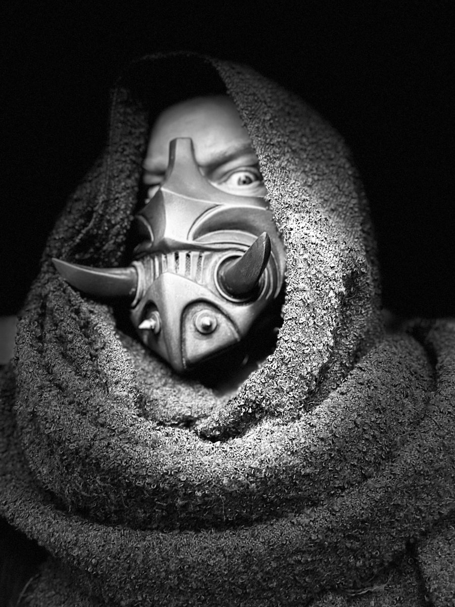 TheCloneEmperor's tweet photo. Hand-sculpted, nickel-powdered resin mempo
#TheStarWars #KnightoftheSith #SithKnight https://t.co/chFTVmwW4X