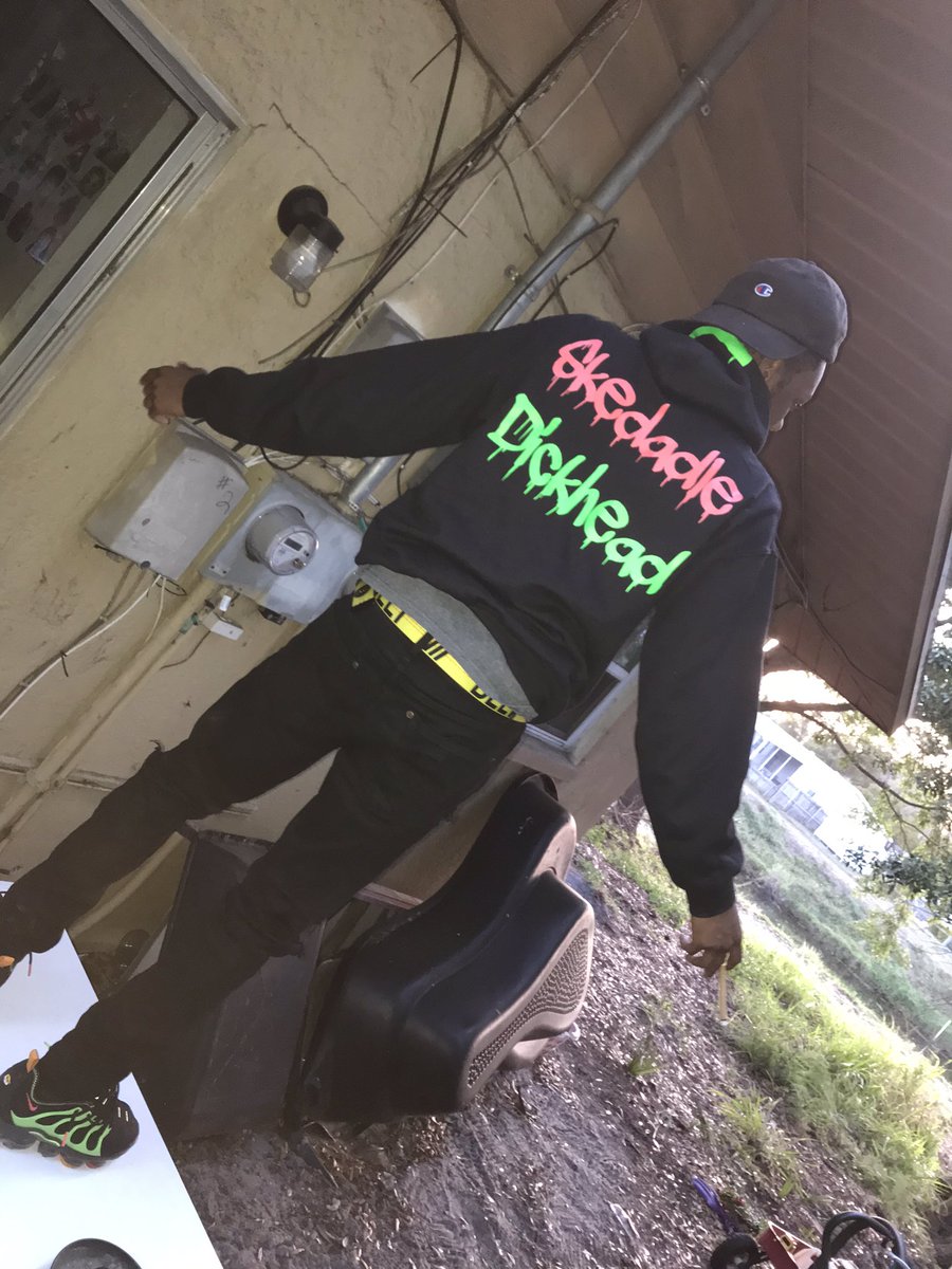 RodneyR47008679's tweet photo. Rodney Mfkin Reed 
Skedadle Dickhead💯💚🖕🏾 https://t.co/b7zwbwkFpL